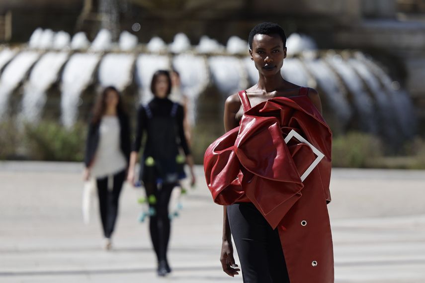 Evento inaugural de la Semana de la Moda organizado por la plataforma OModa Madrid es Moda, donde más de veinte diseñadores presentarán sus propuestas al que seguirán conferencias y presentaciones por toda la ciudad los próximos días, este jueves en la Plaza de España de Madrid.&nbsp; &nbsp;