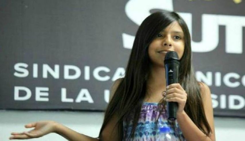 A los ocho años, escribió ¿Azul o rosa?, un libro que dos años después fue publicado por el Centro de Estudios para el Adelanto de las Mujeres y la Equidad de Género, de la Cámara de Diputados mexicana, y que la ha llevado a hablar con niños de zonas