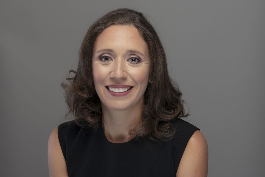 Julie Pace, jefa de la oficina de Washington de The Associated Press, en una foto tomada en la oficina de Washington de AP el 26 de agosto de 2021.