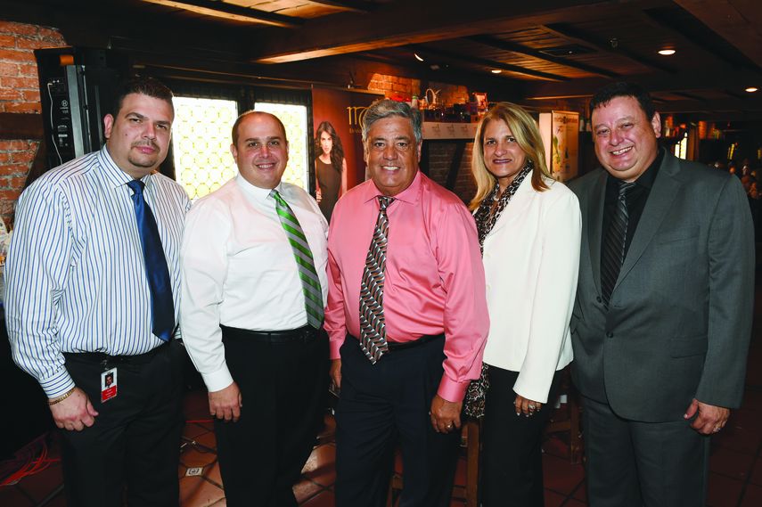 Yuniel Rodríguez, Daniel Sotes, &nbsp;Juan Guerra, Esther Nates y Gilberto Landestoy.