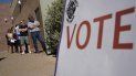 Gente esperando para votar en un centro electoral el martes 14 de junio de 2022 en Las Vegas. 