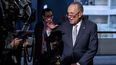 El líder de los demócratas en el Senado de Estados Unidos, Chuck Schumer, habla con reporteros en el Capitolio, en Washington. 