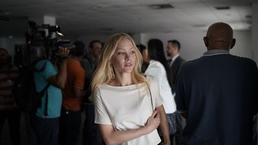 La modelo brasile&ntilde;a Najila Trindade, quien acus&oacute; a Neymar de violarla, es vista a la salida de la sede de la polic&iacute;a de R&iacute;o de Janeiro, el mi&eacute;rcoles 11 de septiembre de 2019.
