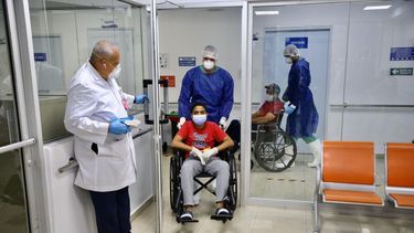 Este ni&ntilde;o de 12 a&ntilde;os y su padre, fueron de los primeros pacientes que se han recuperado en el Hospital Militar doctor Ram&oacute;n de Lara de la Fuerza A&eacute;rea Dominicana, gracias a la labor del personal del centro asistencial.&nbsp;