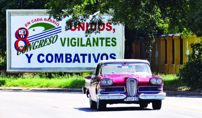 Los Comités de Defensa de la Revolución son la base de la vigilancia colectiva en las cuadras y barriadas de los 168 municipios existentes en la Isla.
