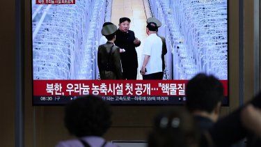 Una pantalla de televisión muestra una imagen del gobernante norcoreano Kim Jong Un durante la transmisión de un noticiero, el viernes 13 de septiembre de 2024, en la estación de trenes de Seúl.&nbsp;