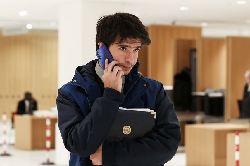 Antes de difundir las im&aacute;genes, el artista ruso recibi&oacute; asesor&iacute;a legal de Juan Branco, un joven abogado franco-espa&ntilde;ol de 30 a&ntilde;os conocido por haber defendido a Julian Assange, el fundador de Wikileaks.&nbsp;