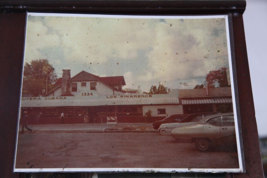 En una de las paredes de la Frutería Los Pinareños se ve una foto de sus primeros años.&nbsp;