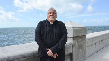 Padre José Joaquín Espino, rector de la Ermita de la Caridad, Miami.