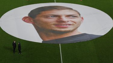 Nantes rinde tributo al jugador argentino&nbsp;Emiliano&nbsp;Sala antes del partido entre el Nantes y el Saint Etienne, correspondiente a la Liga Francesa de fútbol celebrado en el Estadio de la Beaujoire, este miércoles en Nantes (Francia).&nbsp; 