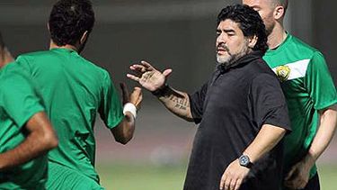 Maradona deberá permanecer en Venezuela entre diez y doce días para su recuperación. (ARCHIVO)