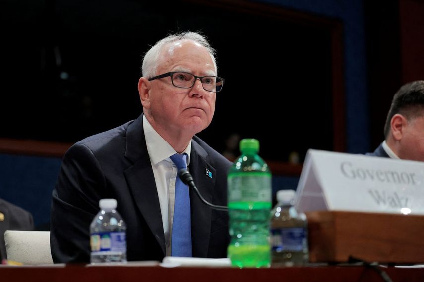 Tim Walz el gobernador de Minnesota y excandidato a vicepresidente del país junto a Kamala Harris.