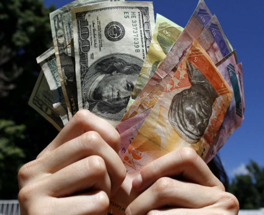 El Gobierno venezolano puso en marcha el pasado 12 de febrero la reformulación del sistema cambiario vigente en Venezuela desde 2003, con la reorganización de tres tasas para atender las distintas necesidades de la economía del país petrolero. (EFE ARC