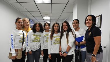 Miembros del equipo Swimming Team Milander de Hialeah.