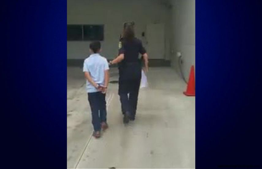 El menor fue trasladado a un hospital local para una evaluación psicológica, de acuerdo a la Policía.