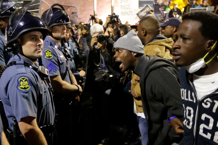 Misuri marcha por segundo día por el crimen de joven afroamericano
