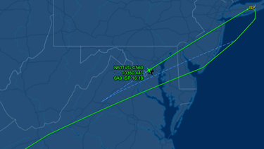 Captura de pantalla del recorrido del avión privado pasando por una zona restringida.&nbsp;