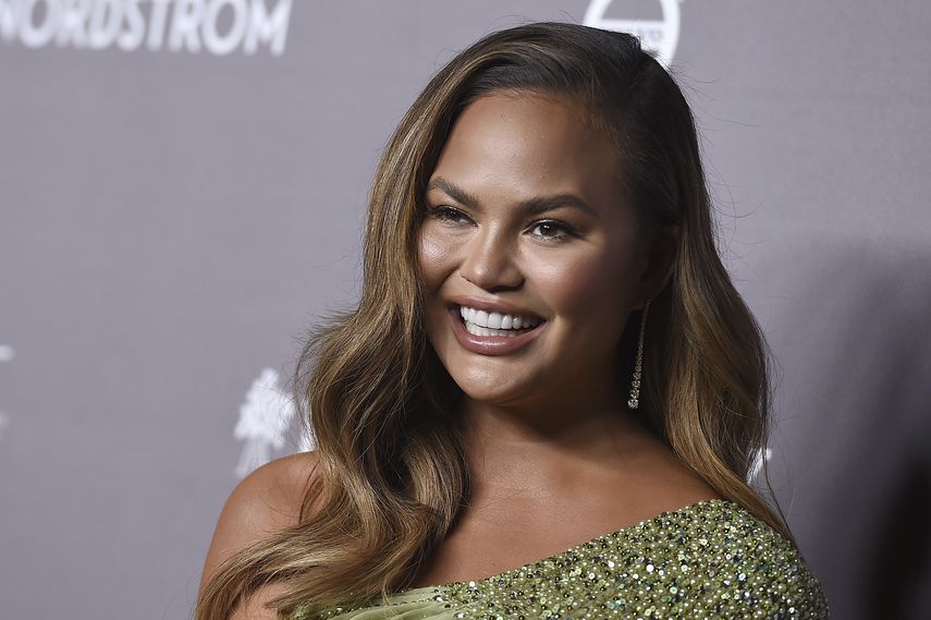 Chrissy Teigen llega a la gala Baby2Baby 2019 el s&aacute;bado 9 de noviembre del 2019 en Culver City, California.&nbsp;