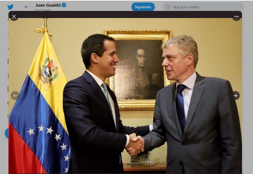 El presidente encargado de Venezuela, Juan Guaid&oacute;, sostuvo este martes una reuni&oacute;n en la sede del Parlamento con el embajador de Alemania, Daniel Kriener.