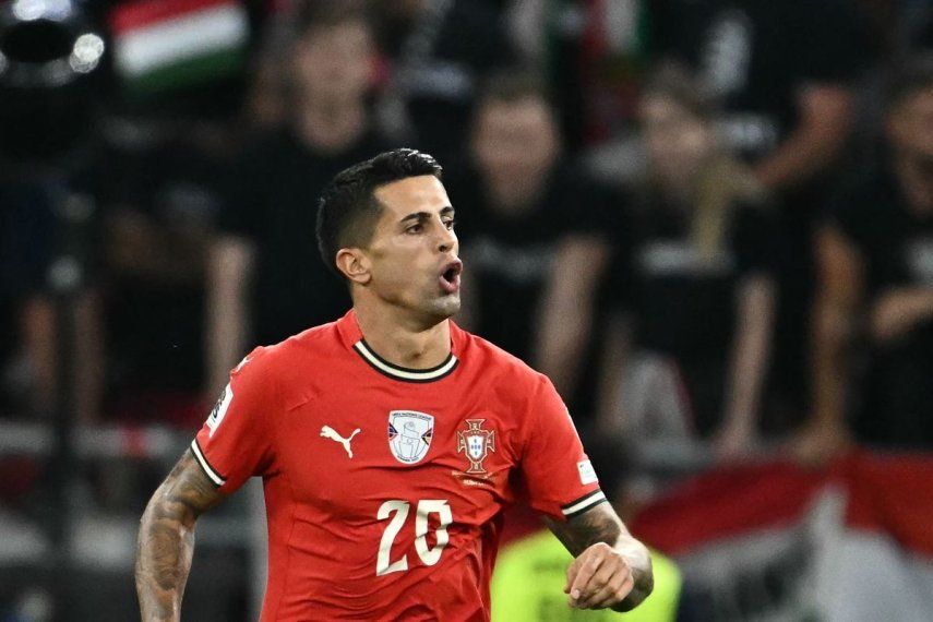 El portugués Joao Cancelo celebra luego de anotar un gol para su selección, el 9 de septiembre de 2025.