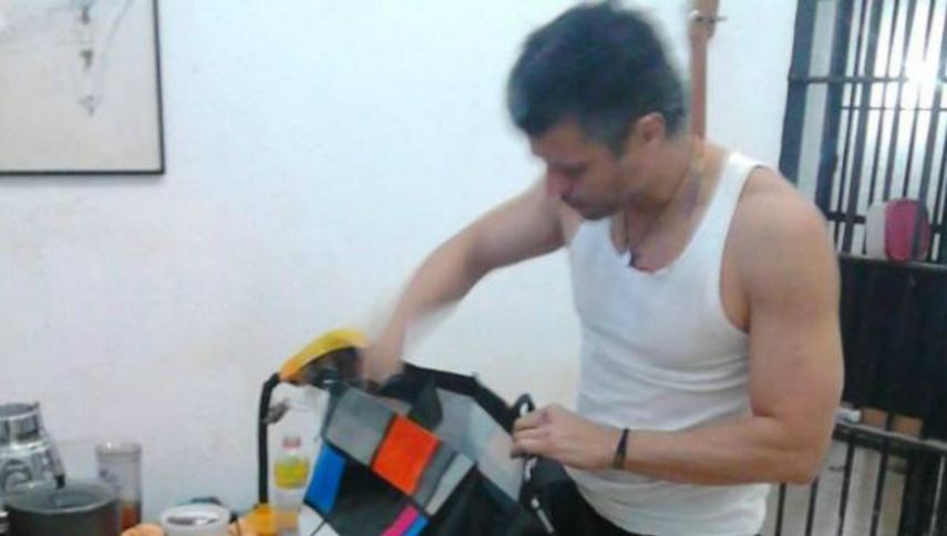 El periódico venezolano Últimas Noticias difundió ese viernes en la noche en su web un par de fotografías y un video que muestran al opositor encarcelado Leopoldo López recibiendo atención médica y alimentos.