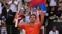 Novak Djokovic tras derrotar a Stefanos Tsitsipas en la final del Abierto de Italia, el domingo 15 de mayo de 2022. 