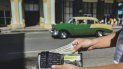Un hombre muestra varios billetes de dólar en una calle en La Habana . Un hombre muestra varios billetes de dólar en una calle en La Habana .