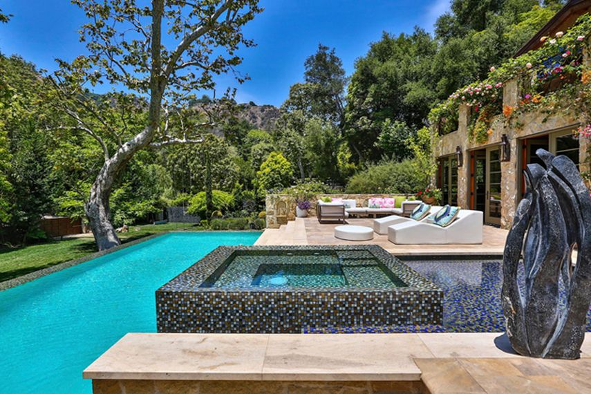 La piscina es una de las atracciones de la nueva vivienda comprada por la cantante JLo. (CORTESIA) 