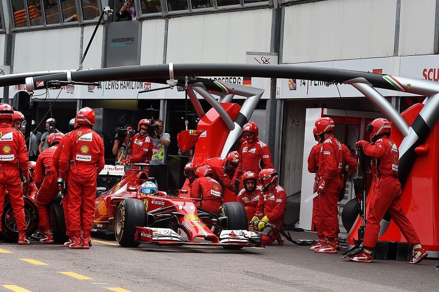 Ferrari no ha tenido claridad a pesar de contar con gran cantidad de recursos económicos y excelentes pilotos. (ARCHIVO)