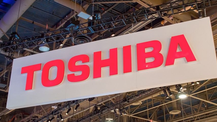 Vista de un cartel con el logo del gigante tecnológico Toshiba.