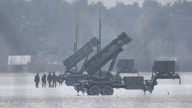 En esta imagen de archivo, lanzamisiles Patriot comprados a Estados Unidos el año pasado, desplegados en Varsovia, Polonia, el 6 de febrero de2023.&nbsp;