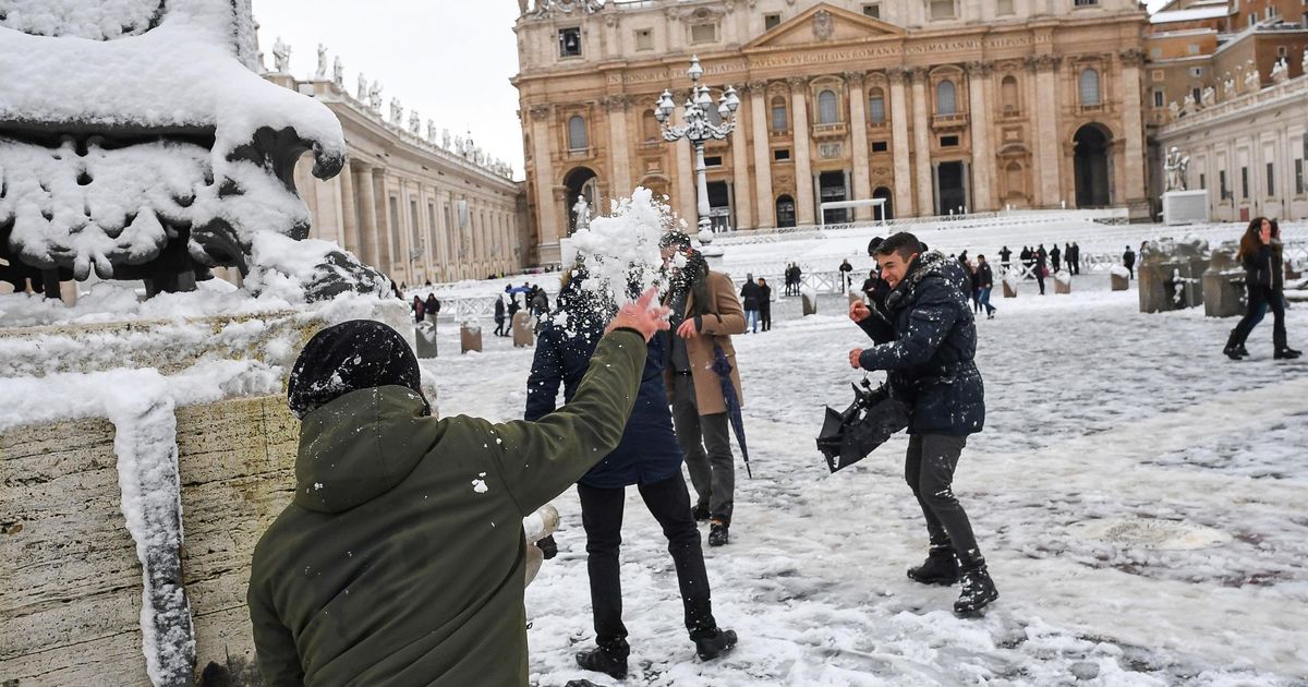 Nieve En Roma El Coliseo y el Vaticano se visten de blanco por intensa nevada que ...