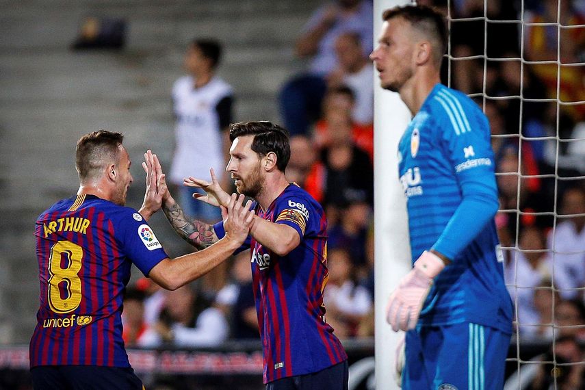 Messi puso el balón desde fuera del área lejos del alcance de Neto y estableció la igualada mediado el primer periodo.