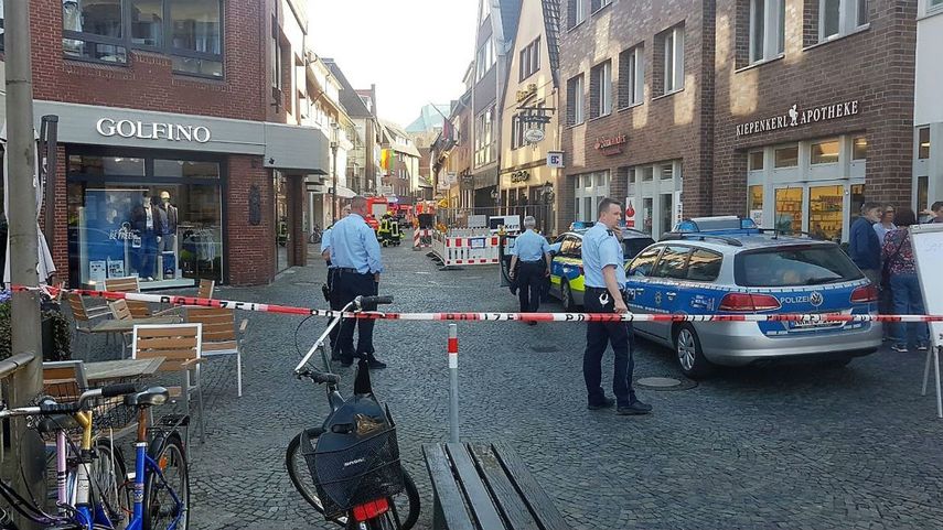 Funcionarios policiales vigilan&nbsp;una calle en el centro de&nbsp;Münster, Alemania