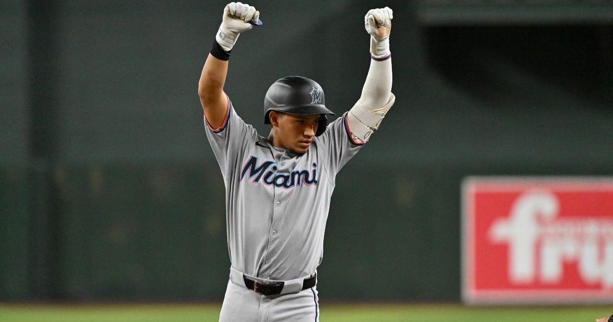 Prospecto venezolano de los Marlins cumple un sueño al cruzar caminos con Altuve