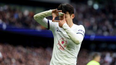 Son Heung-Min del Tottenham celebra tras anotar el segundo gol de su equipo en el encuentro ante el Luton de la Premier League el sábado 30 de marzo del 2024.&nbsp;