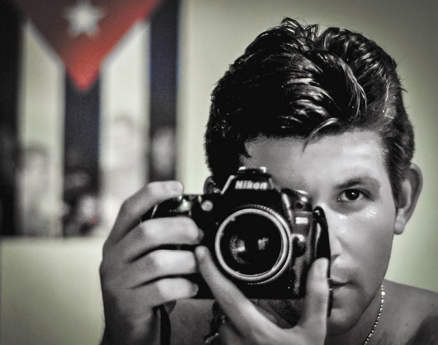 Autorretrato del periodista independiente cubano Yariel Valdés.