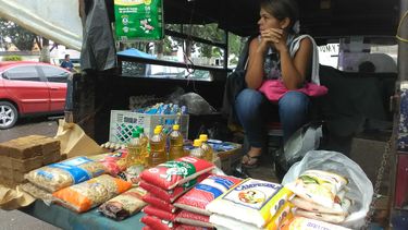 Vendedores informales del estado Táchira han empezado a vender sus productos en pesos colombianos en lugar de bolivares