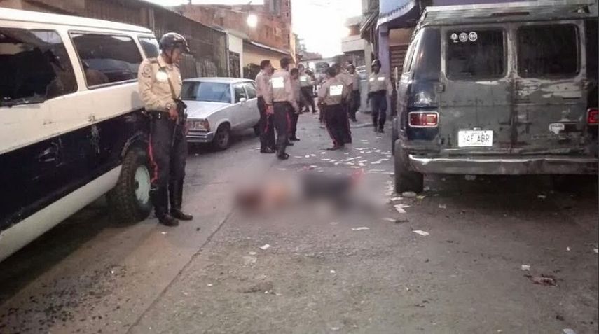 El cuerpo descuartizado quedó tirado en una de las calles de la parroquia 23 de Enero. (TWITTER @TV_VENEZUELA )