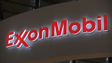 El logo de la petrolera estadounidense Exxon Mobile