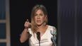 Jennifer Aniston recibe el Premio SAG a la mejor actriz en una serie de drama por The Morning Show, el domingo 19 de enero del 2020 en Los Ángeles. 