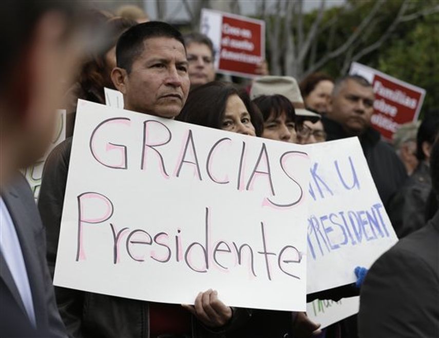 Sebastian Montalvan (izquierda), un inmigrante ilegal en Estados Unidos, se unió a docenas de inmigrantesilegales, activistas y partidarios para celebrar la acción ejecutiva del presidente Ba