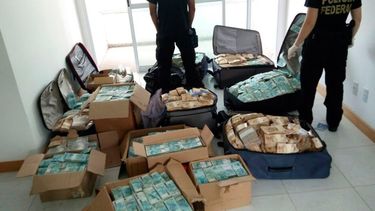 La Policía demoró 14 horas&nbsp;para contar los 16 millones de dólares, en lo que fue la mayor cantidad de dinero decomisado en la historia de la Policía del país