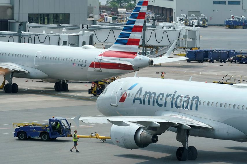 &nbsp;Un avión de American Airlines se prepara para despegar.&nbsp;
