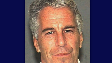 En esta imagen del 27 de julio de 2006 cortesía del departamento de policía del condado de Palm Beach, Florida, se ve a Jeffrey Epstein. 