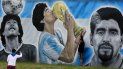 El 30 de octubre de 2021 se desveló un mural en honor a Diego Armando Maradona, quien hubiese cumplido 61 años de edad. El astro argentino sufrió la muerte el 25 de noviembre de 2020 El 30 de octubre de 2021 se desveló un mural en honor a Diego Armando Maradona, quien hubiese cumplido 61 años de edad. El astro argentino sufrió la muerte el 25 de noviembre de 2020