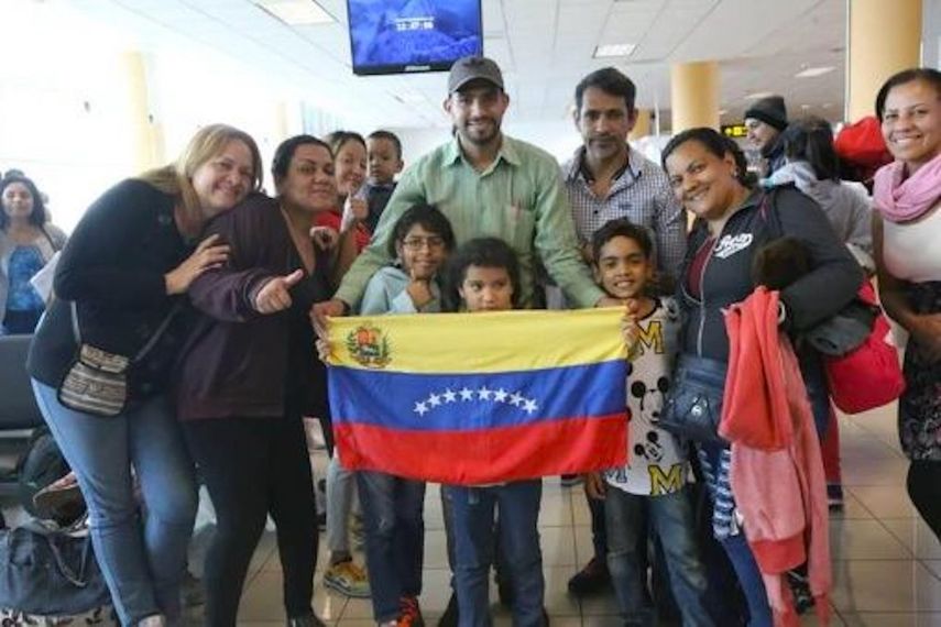 Un grupo de venezolanos que partieron en el vuelo. 