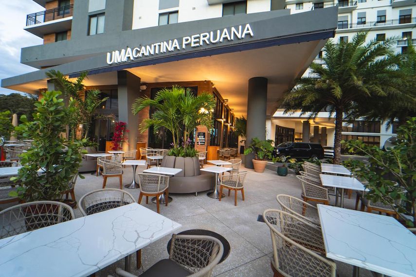 Exterior del restaurante UMA cantina peruana.
