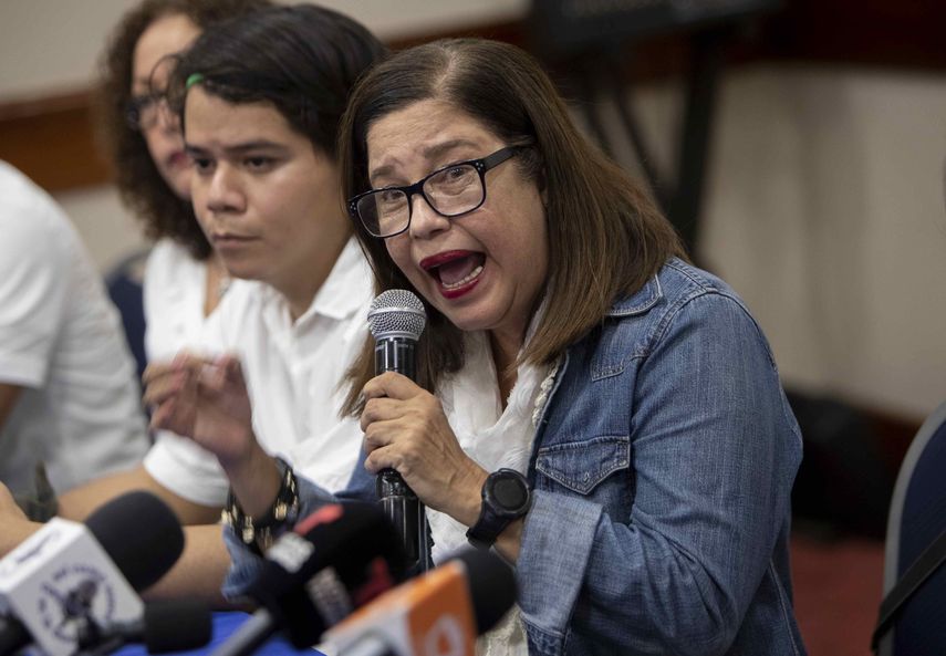 La activista cívica y miembro de la Unidad Azul y Blanco (UNAB), Violeta Granera, habla este lunes durante una conferencia de prensa en Managua (Nicaragua).