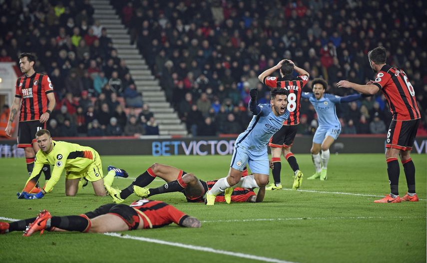 Sergio Kun Agüero marcó dos goles para darle la victoria al cuadro inglés.